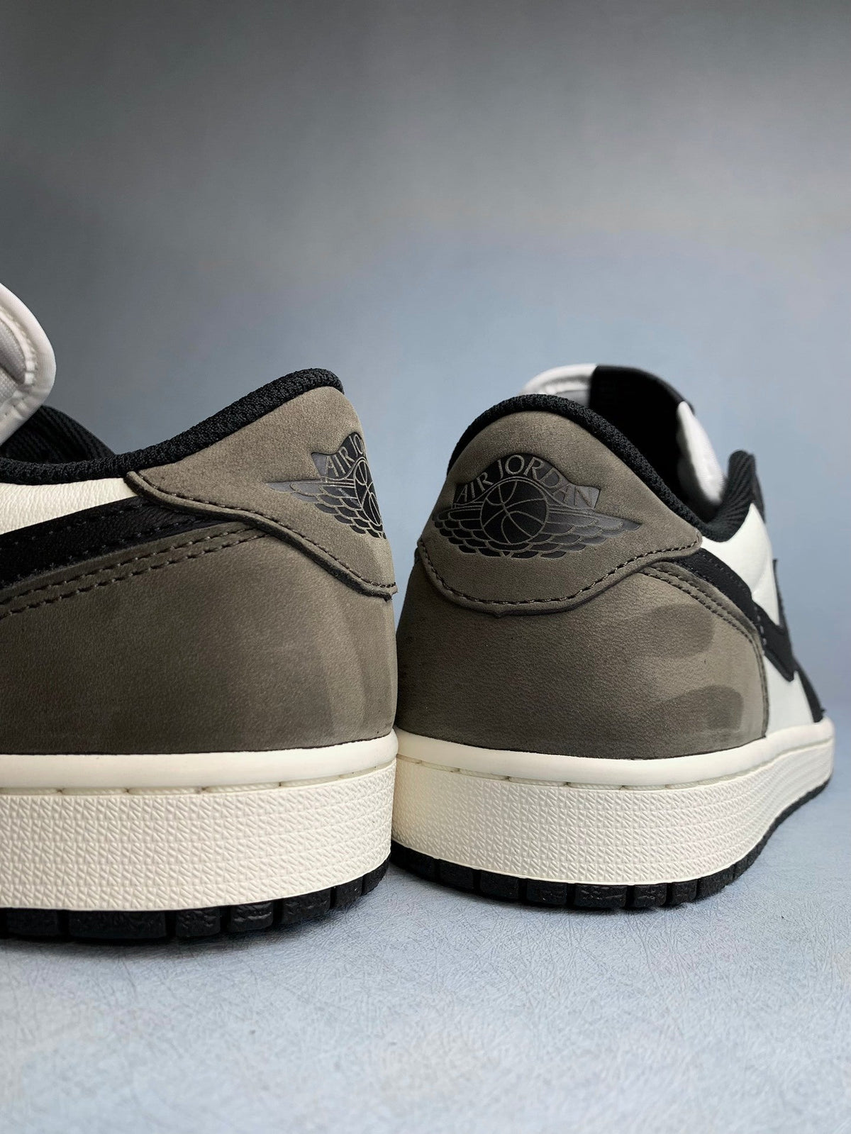 Air Jordan 1 Low Mocha Unisex Sneakers CZ0790-102
