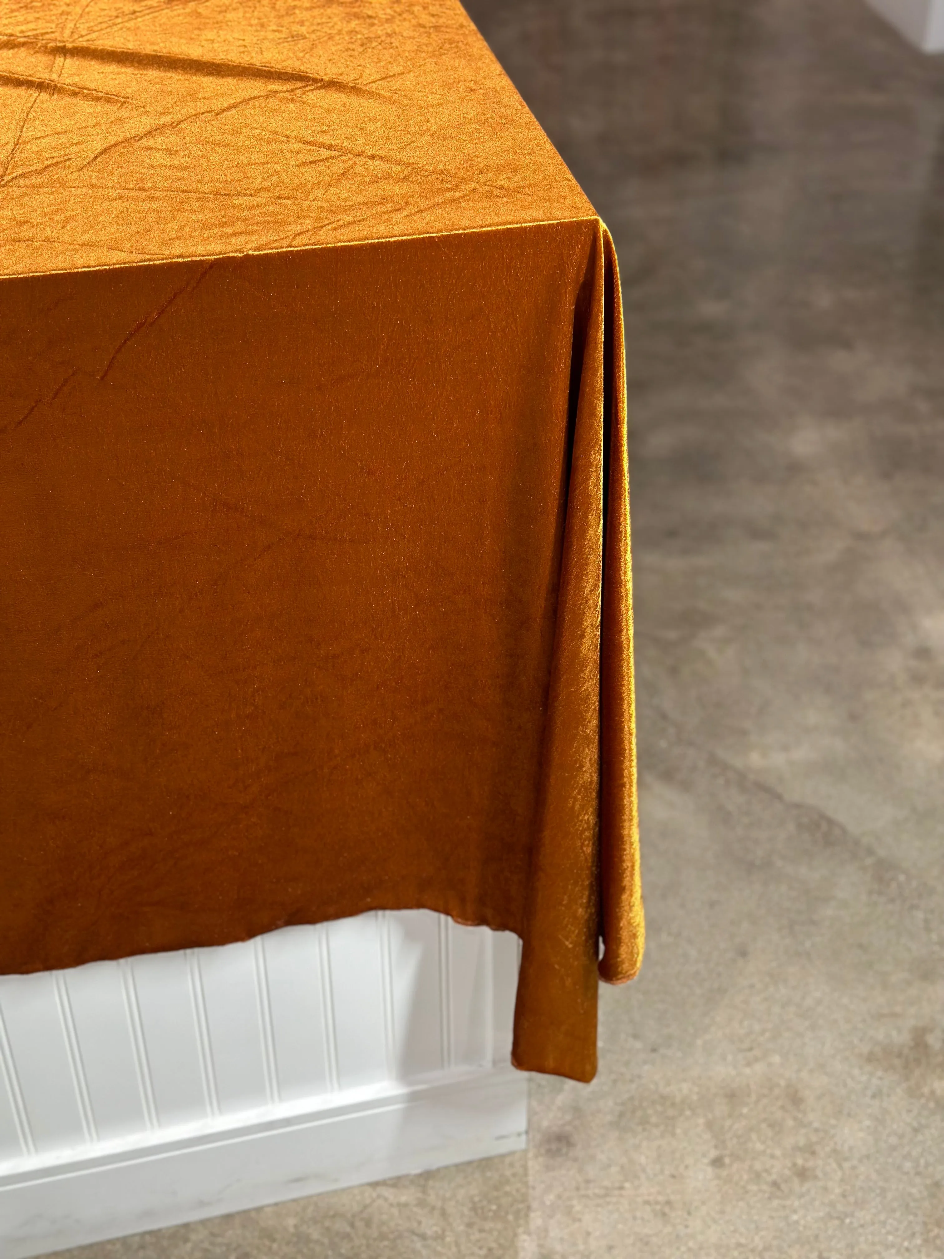 1pc - Lush Velvet Table Linen 132" Round - Rust