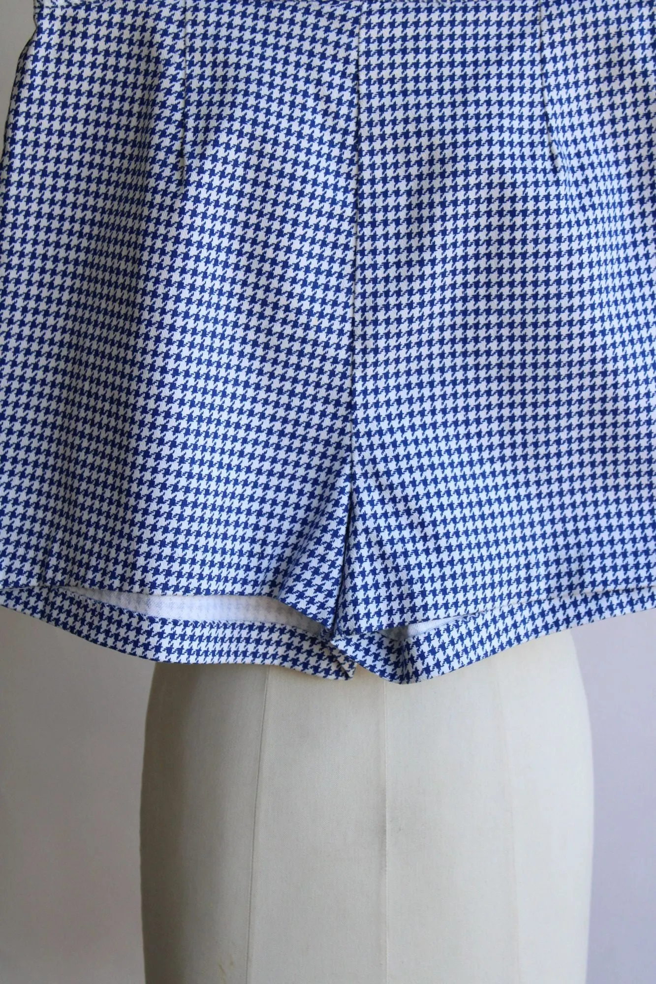 Vintage 1950s 1960s Carol Brown Blue and White Houndstooth Shorts