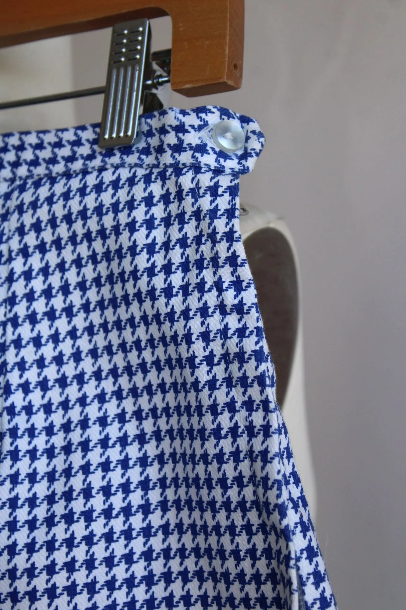 Vintage 1950s 1960s Carol Brown Blue and White Houndstooth Shorts